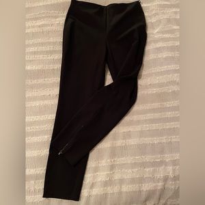 NWOT White House Black Market Black Skinny Crop 8L